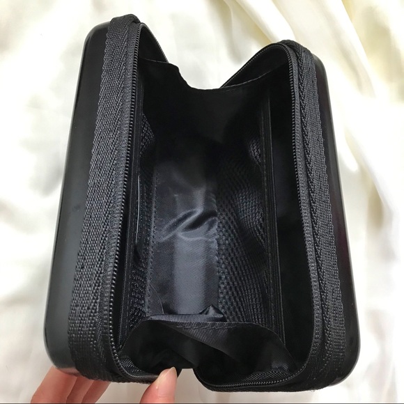 Salvatore Ferragamo x Eva Air Amenities Kit - Picture 7 of 8